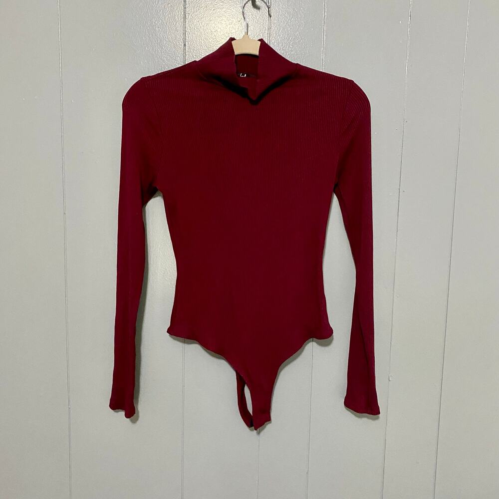 Lulus Burgundy Ribbed Long Sleeve Turtleneck Classic Minimalist Bodysuit Top M